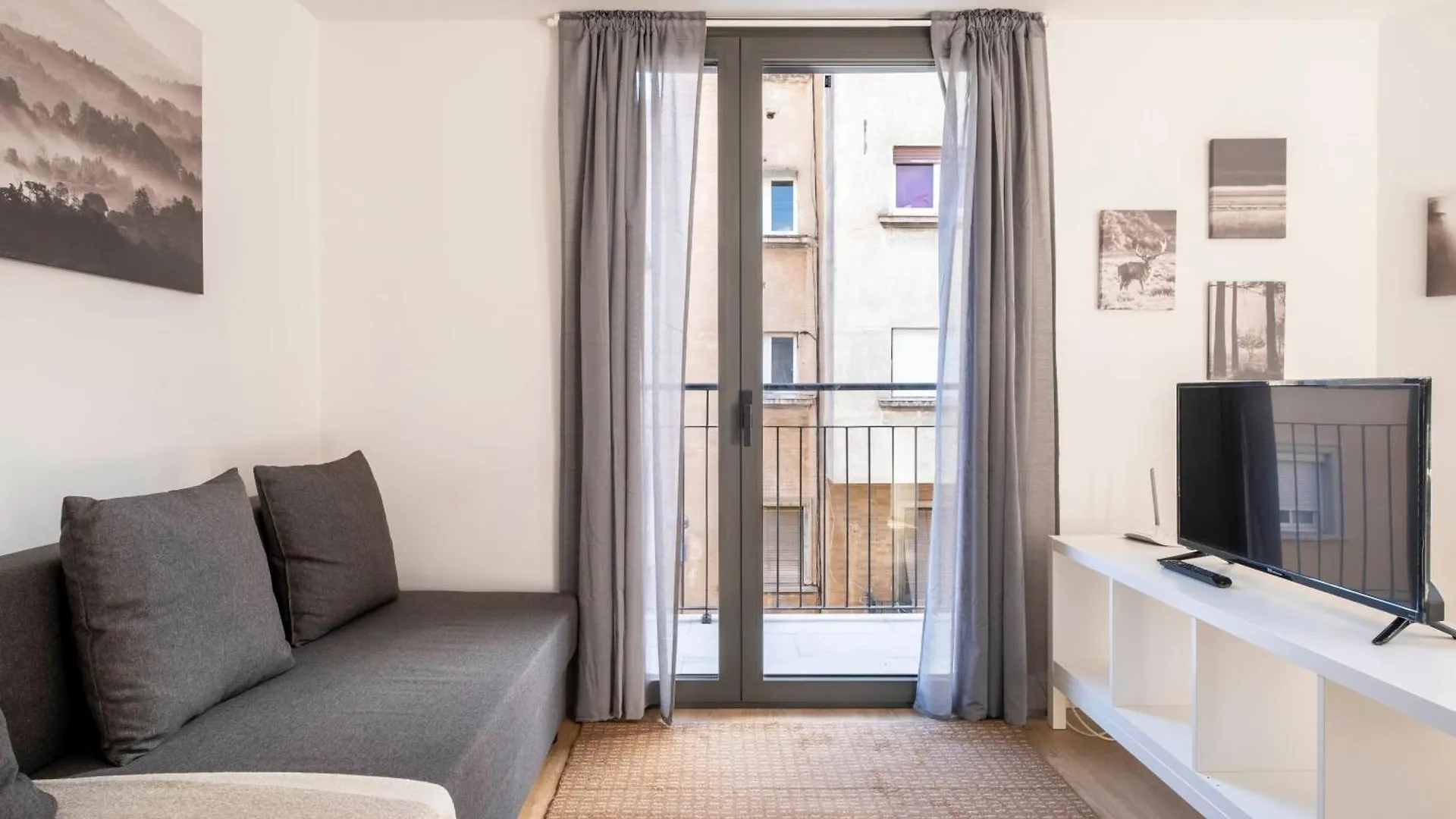 Piso Cerca De Camp Nou 2 Apartment L'Hospitalet de Llobregat Spain